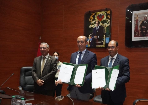 Signature d'une convention entre le département de l'Environnement et le CNESTEN