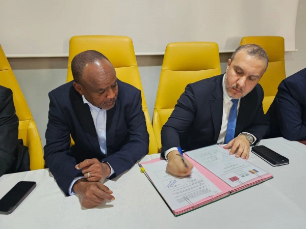 Électrification rurale : Deux contrats signés entre l’ONEE et la Société tchadienne de l’Électricité